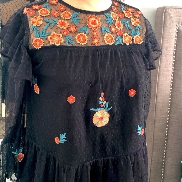 ZARA FEMININE BLOUSE LACE AND EMBROIDERY SIZE SMALL - Picture 3 of 6